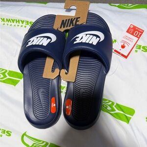 Nike Victori One slides